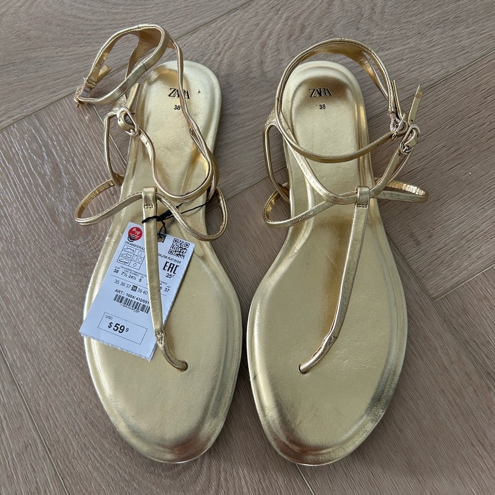 NWT Zara flat gold metallic sandals size 7.5 (38)